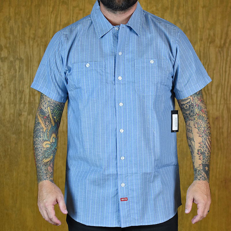men light blue button up shirt